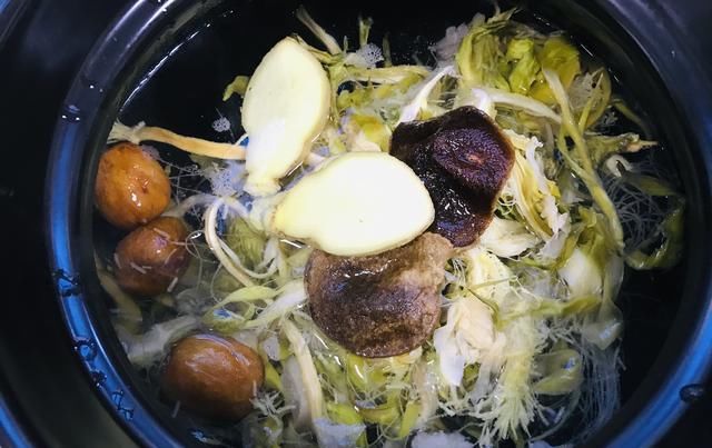  美味|秋天多喝汤防秋燥，此汤经常给家人熬煮，营养好吸收，甘甜美味