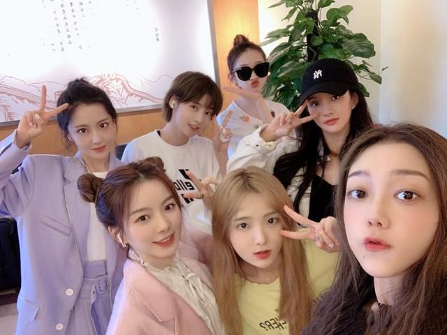  尴尬|两大女团C位选手遇尴尬，粉丝数落后，淘汰选手才是赢家？