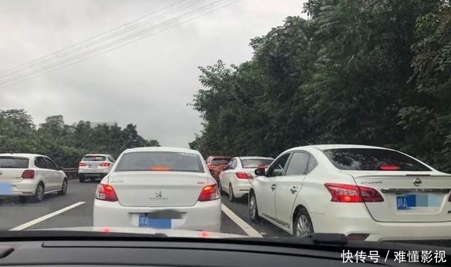 打小报告|万水千山总是情，应急车道我先行，拍违章就是打小报告？把你能的