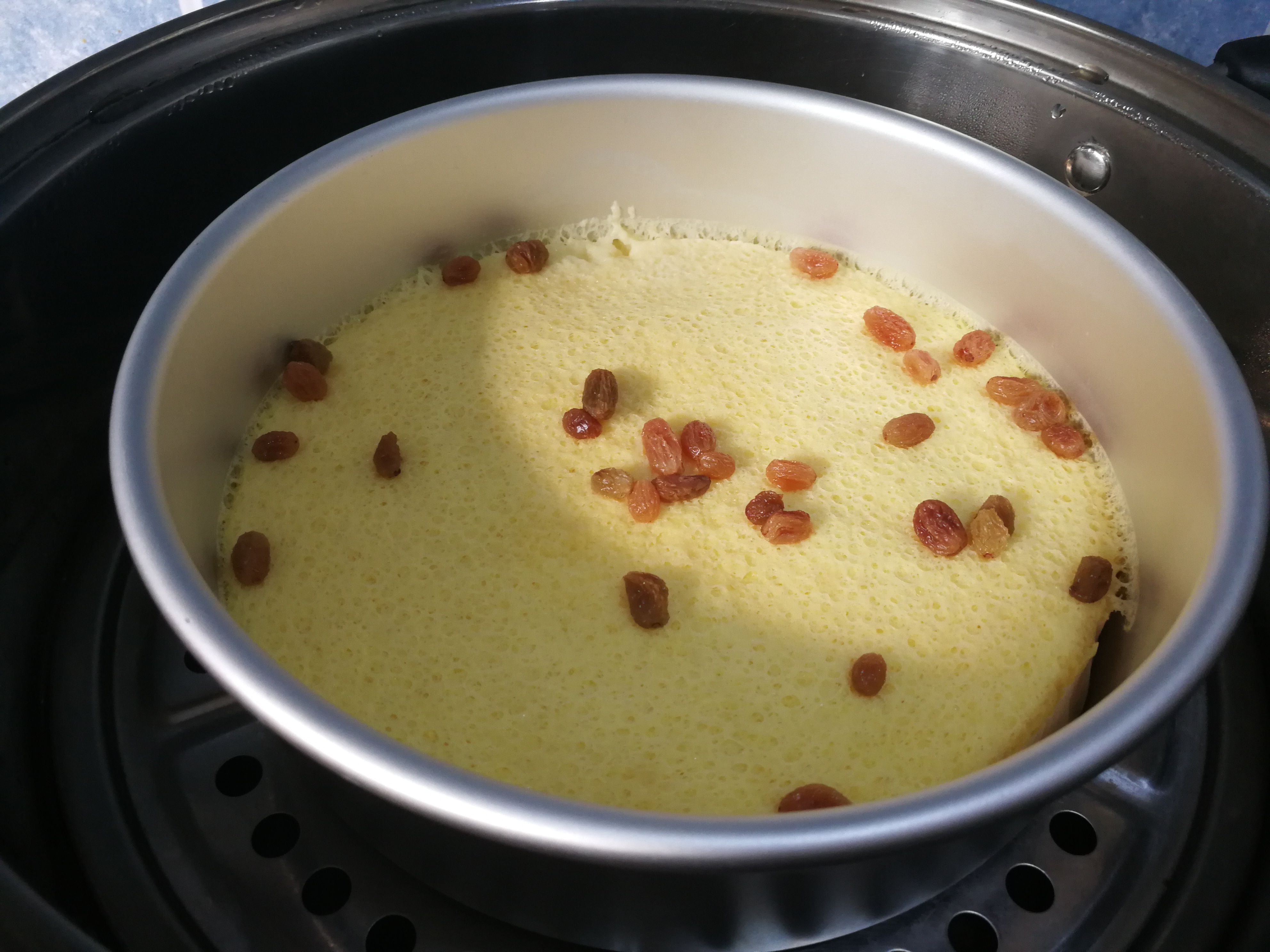 蛋糕|蒸个酸奶蛋糕吃吃,鸡蛋打发失败,成品不蓬松但Q弹,味道还挺好