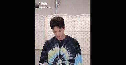  超乎|《天天向上》dy更新一博做蛋糕视频 全能啵对绿色的执念超乎想象