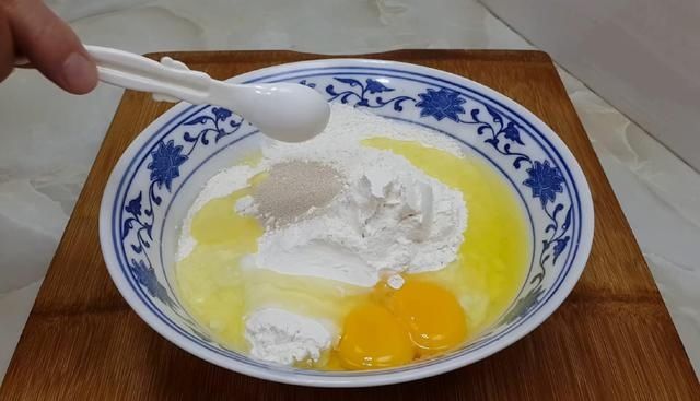  面包|面包这样做才好吃，加4个鸡蛋，蓬松暄软又香甜，学会能开店了