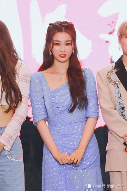  路透|THE9团综发布会路透照曝光，喻言小蛮腰超抢眼，许佳琪成最强门面担当