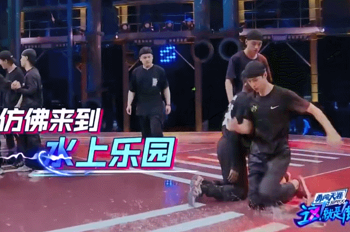  兴起|《街舞3》彩排，王一博上蹿下跳玩得兴起，摆pose暴露腿毛