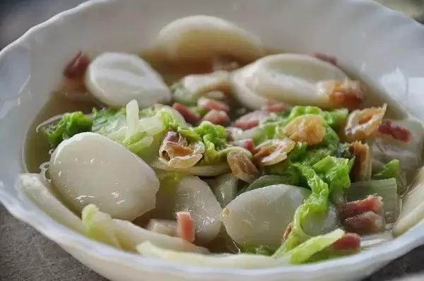 家常菜|家常菜精选:白菜肉丝炒年糕、红烧丸子、泡椒莴笋肉片的做法