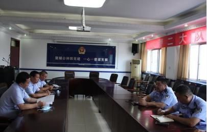  交警二|?大巴车司机无证驾驶近一年终被查