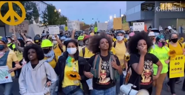 火光冲天|美国多地再发暴乱,5000抗议者冲破法院围栏,火光冲天