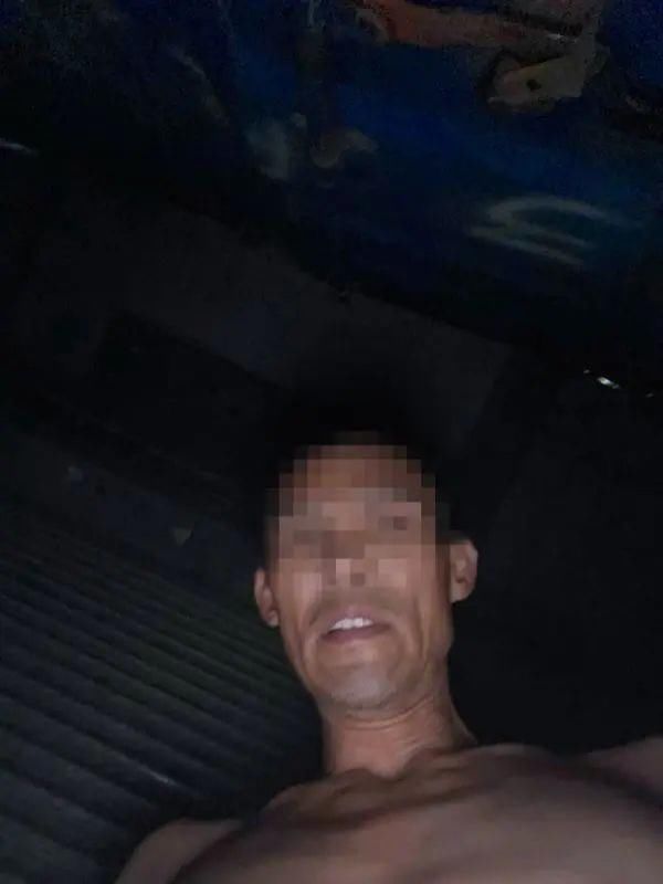  设置|太搞笑！这个笨贼玩自拍把自己送进派出所！这些手机设置很重要