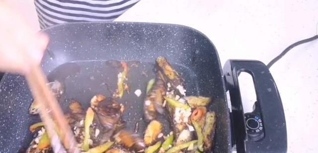 做法|鱼香茄子这样做最好吃，鲜香味美滋味浓郁又少油少盐更健康的做法
