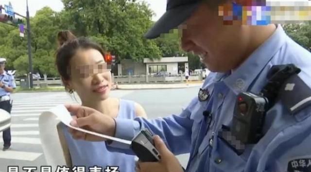  见到|“是不是值得表扬”？女司机多项违章未处理，见到交警还求夸奖