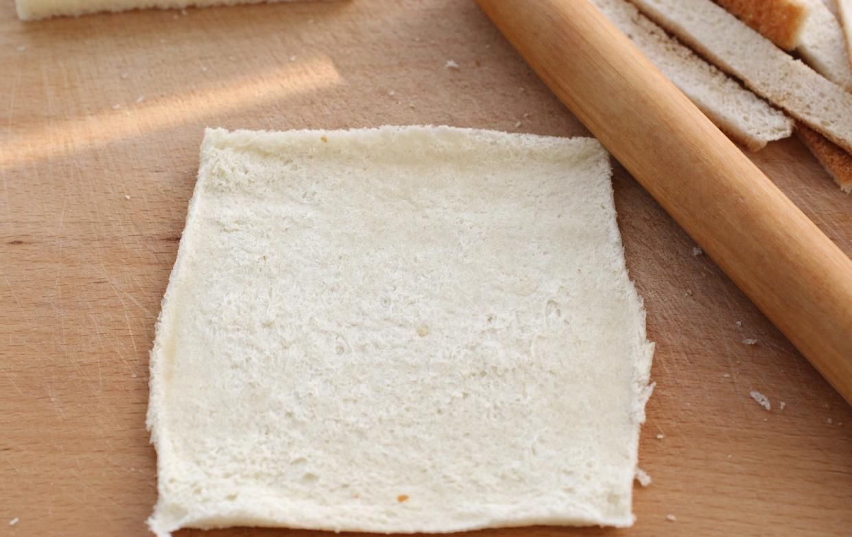 上桌|剩吐司别丢掉,做成快手营养早餐,五分钟就上桌,咬一口还爆浆!