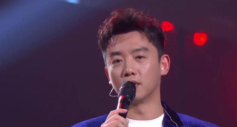  跨界|《跨界歌王》：郑恺终于登上歌王宝座，评委丁老师缺席，却被调侃
