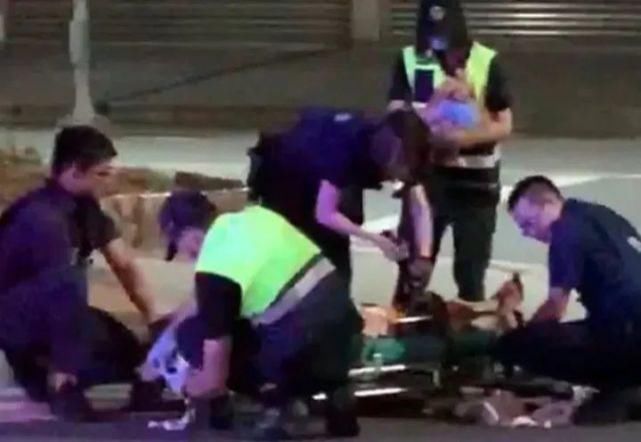 全裸|女子带猫健身受阻, 脱衣全裸大闹健身房, 网友竟一片叫好