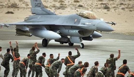  炸弹|我军苏30挂弹飞行10小时，美军曾飞行15小时，向目标发射多枚炸弹