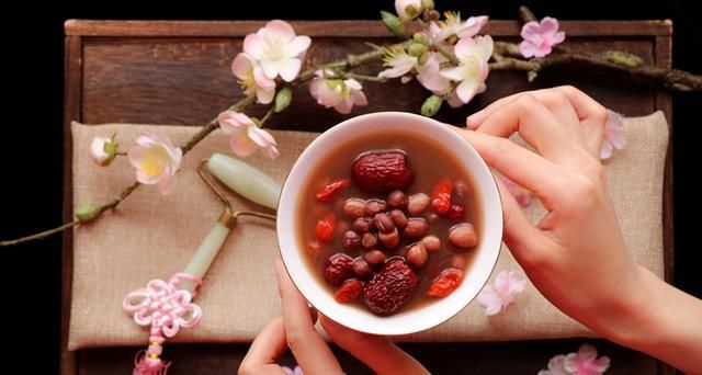 百病|气血不足百病生!80岁奶奶:5种食材煮一煮,气血双补,一碗5块