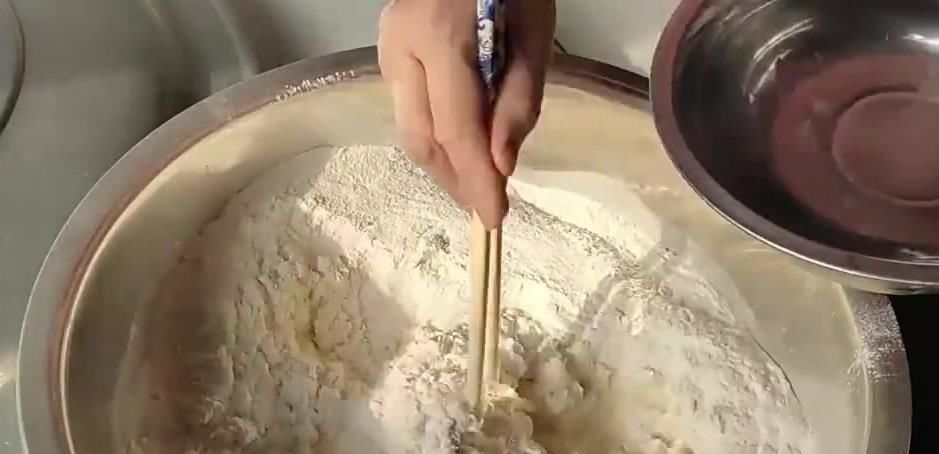 美味|还在买机器面条吗? 教你在家自己做手擀面吃, 美味至极!