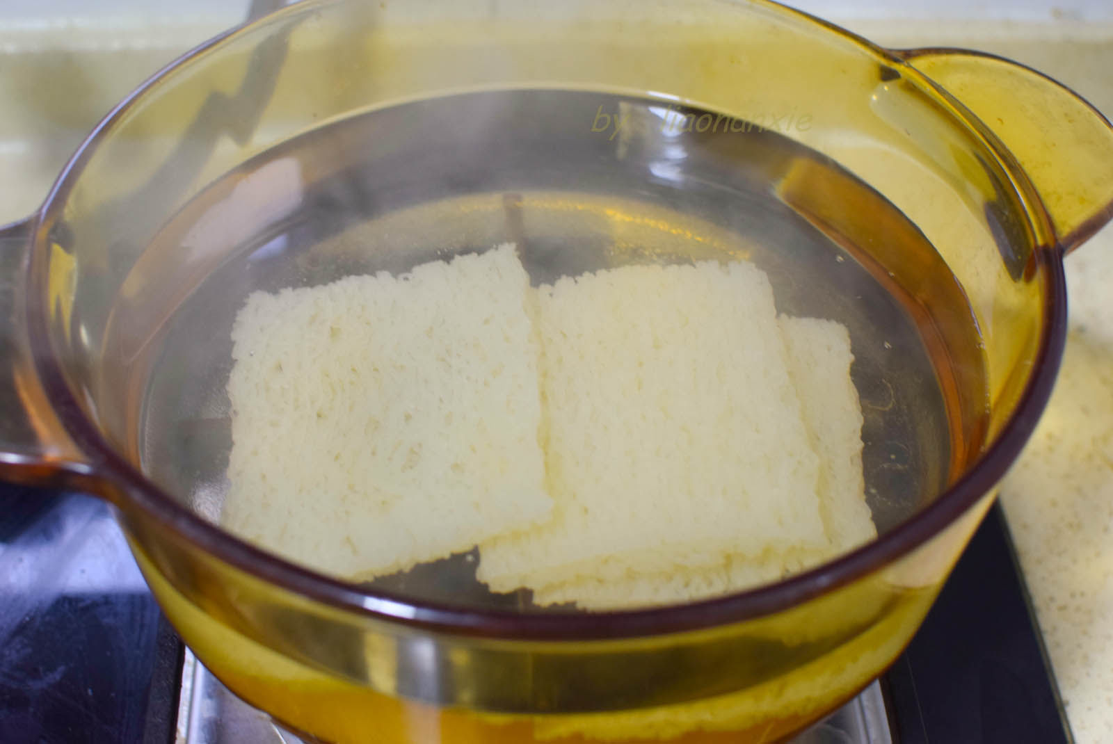  炒有|夏季早餐我从不出去吃，鸡蛋加米粉，简单一炒有饭也有菜