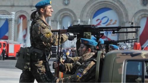 亚美尼亚|亚美尼亚已经到了最后时刻！大批征召本国女青年，5次向俄军求援