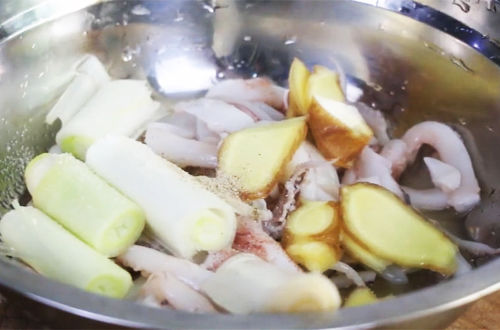 饭馆|香辣鱿鱼须这样做，麻辣筋道，滋味火爆，味道不输饭馆里的