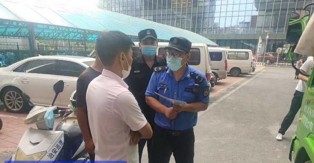  瞒天过海|渣土车做假证想瞒天过海，难逃执法队员火眼金睛，拘