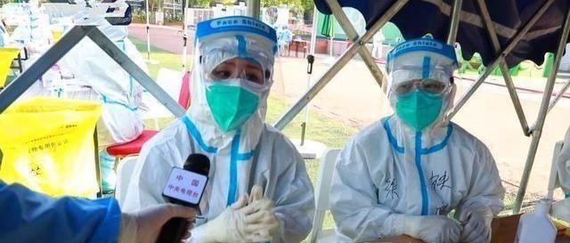  流血|北大青年医生跪下救援膝盖流血，心脏骤停男子痊愈，医生赞不绝口