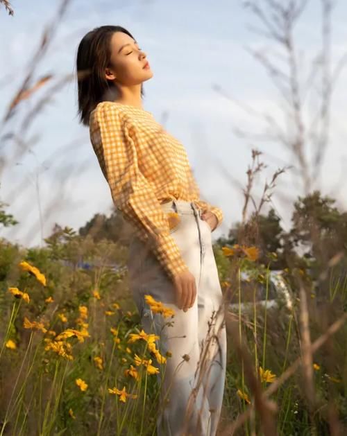  看起来|李沁的写真照彻底火了！“未修图”的脸被网友疯传，肤色过于真实了