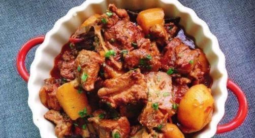 超级|排骨不要只会红烧了,做成这种土豆烧排骨,味道好吃,还超级下饭
