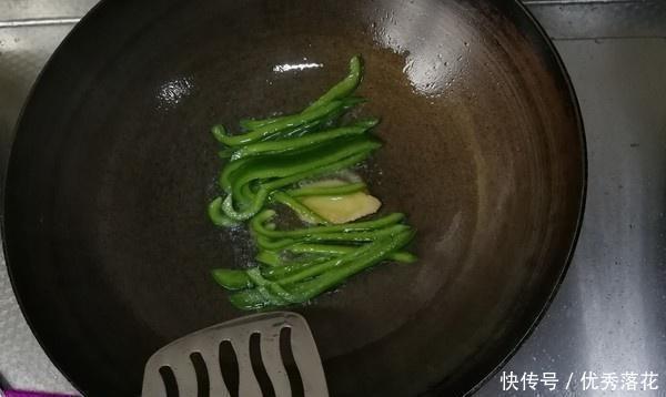 特别|炸土豆丝要掌握三大技巧,薄如丝,酥脆不粘,麻辣酸滑,特别好玩