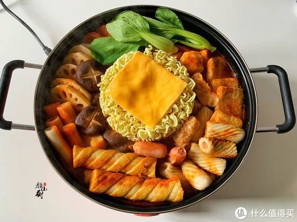  鲜虾|68元自制火锅，17种食材煮一锅，芝士鲜虾加泡面，太过瘾了