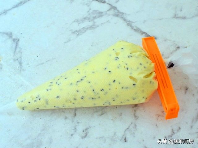  面粉|1碗面粉2个鸡蛋，教你做鸡蛋小饼干，宝宝零食再也不用出去买了