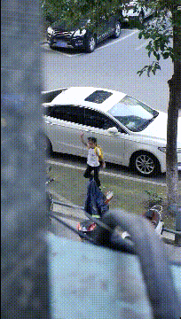 GIF|搞笑GIF:我看看有多少人能做到