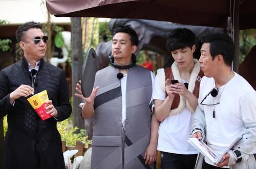 鸡条|鸡条精神没了?邓伦、王珞丹、郭京飞整蛊队友,弹幕留言很意外