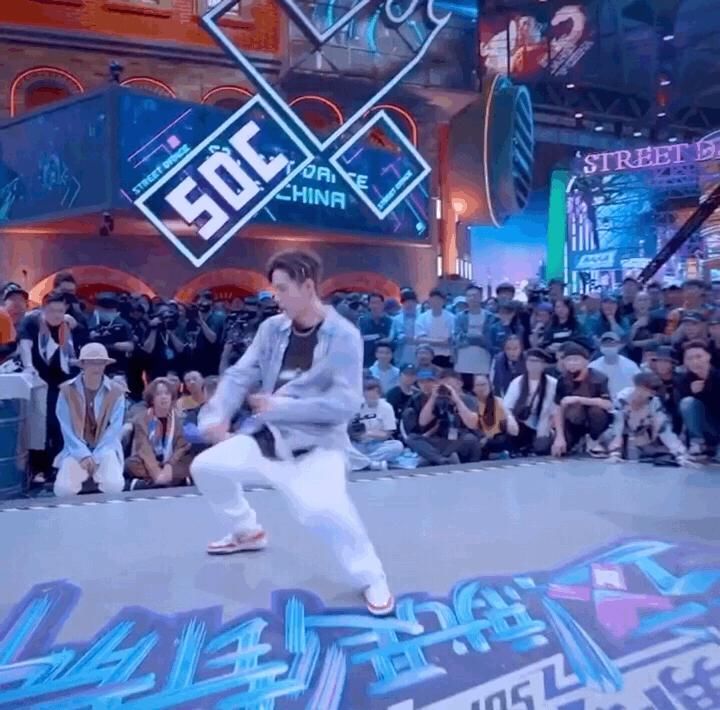  街舞|不愧是你!这就是街舞女选手撩王一博,结果他直言:你要补一下妆