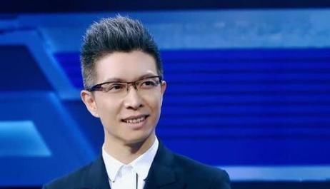  天团|央视主持天团年轻时什么样？康辉撒贝宁嫩成小鲜肉，董卿美到犯规