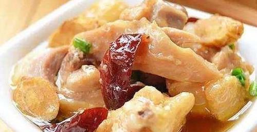  在家|一家人的晚餐来几道美味，好吃还特别鲜美，在家待客很不错！