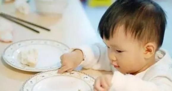 宝宝|1岁宝宝呕吐不止,送医检查后,医生问父亲:孩子是你亲生的吗?