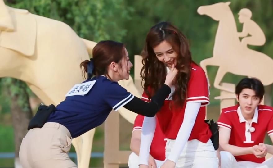 魅力|Baby为证自己天然脸,用8个夹子夹脸?网友:让人不敢相信!