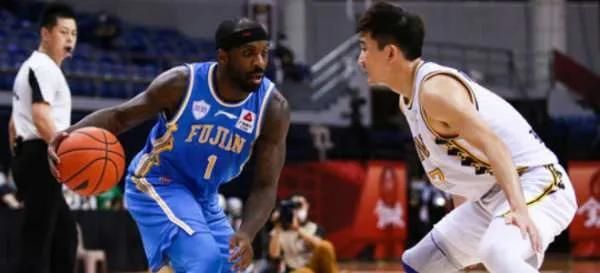 咖啡店|后续来了!劳森在咖啡店大声喧哗,与国人发生争执,球迷:素质低