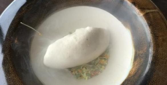 体验|亲临体验全澳最著名法国餐厅,品17道菜,赏55层美景,就餐3小时