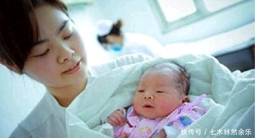 孩子|孕妇生下二胎男宝,护士前去报喜,宝爸却沉迷游戏,孩子都不接