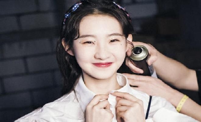  总决赛|硬糖少女303直播首秀，希林造型显学生气，原因原来的这个