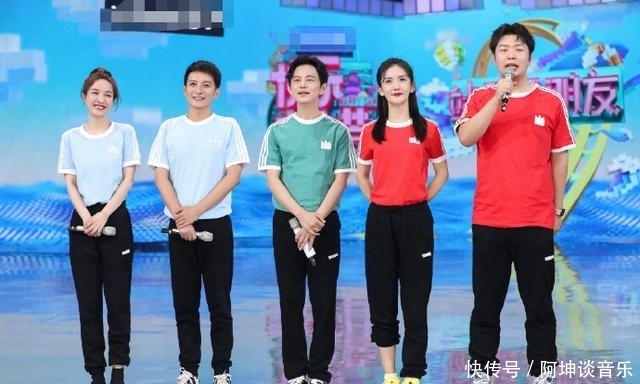 录制|吴昕主持再遭质疑,节目现场玩手机被拍,录制观众吐槽拖后腿