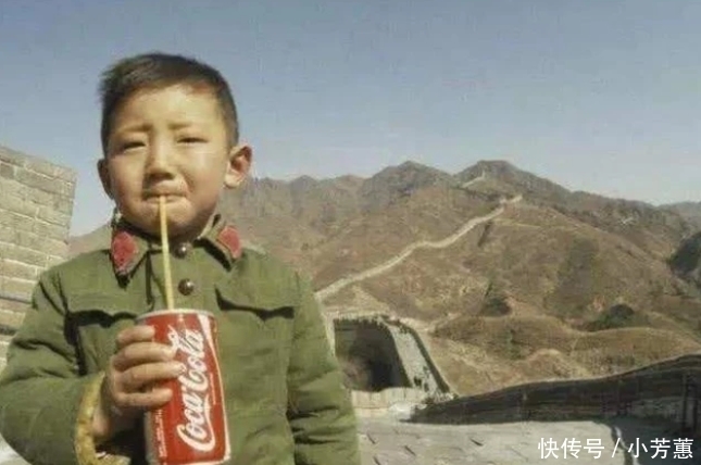 如今|1979年,我国第一个在喝可乐的小男孩,如今过的怎么样了?