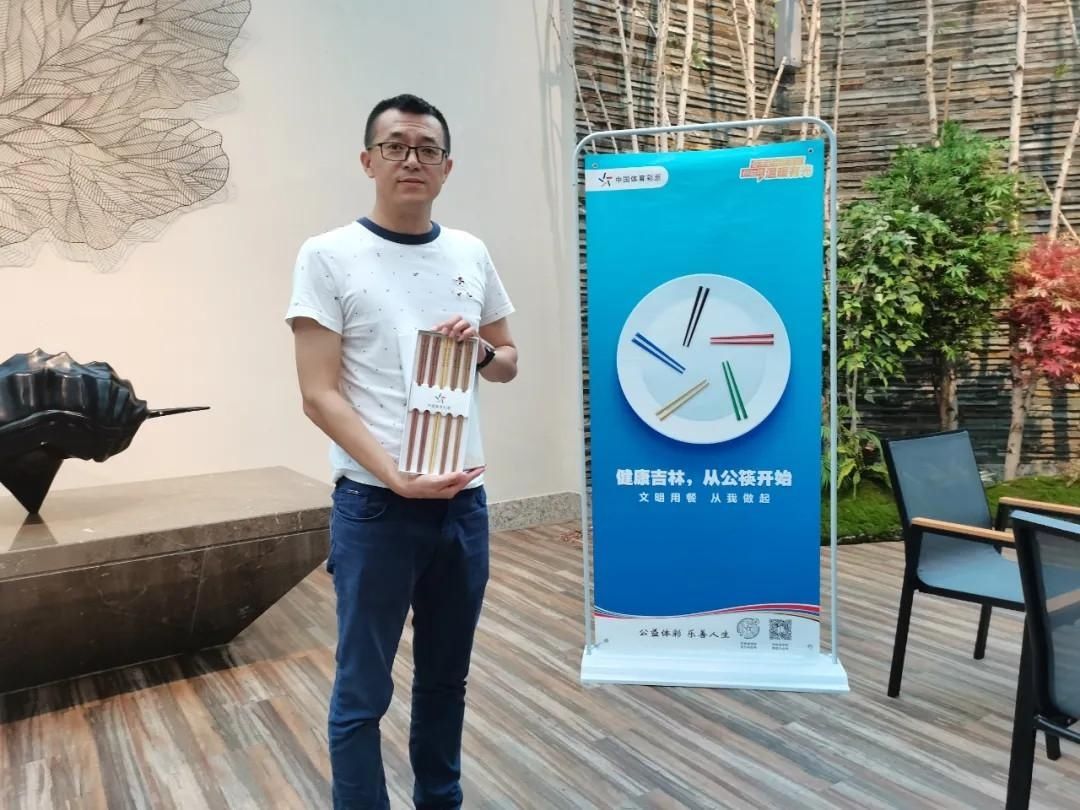 公筷|为体彩“点赞”市民喜获定制版公筷套装