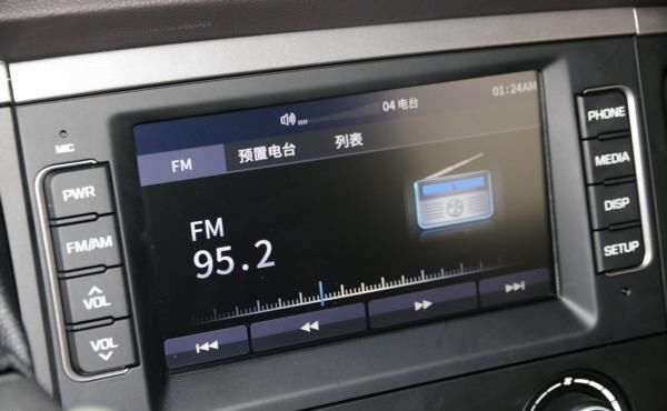  实拍|新增各种预警配置，实拍520马力现代创虎重卡，还有越野模式