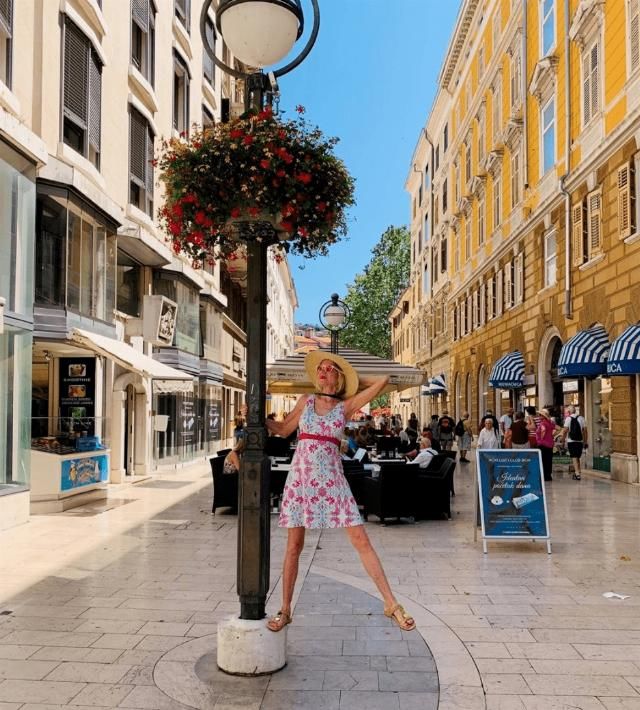  比基尼|62岁离婚恢复单身的奶奶，68岁穿比基尼、独自环游世界火遍全网！