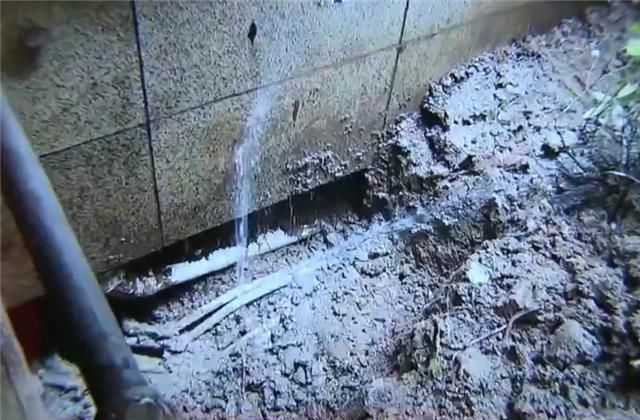  发现|水务公司来抄水表，在男子家中发现用水1千多吨！掀开2月前的真相