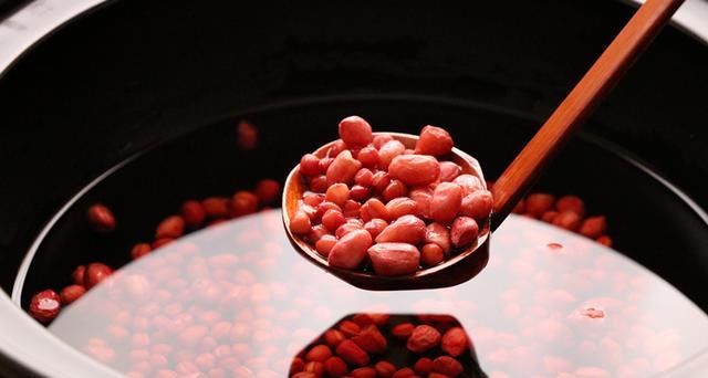 百病|气血不足百病生!80岁奶奶:5种食材煮一煮,气血双补,一碗5块