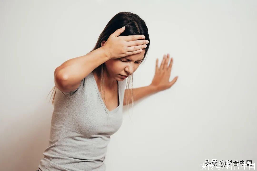 长时间上厕所玩手机有什么危害(上厕所真的不要玩手机，对健康的影响比你想的多！后悔没早点知道)