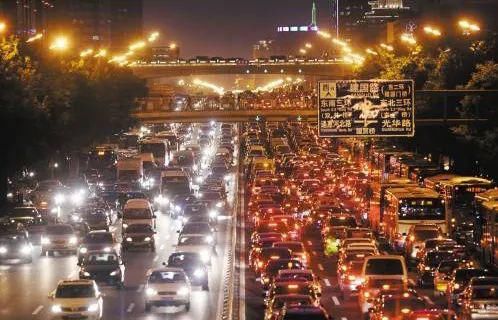  空间|5 个停车楼设计：“树”向生长的停车空间